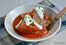 Ardei umpluți cu carne de pui și sos de roșii rețeta pas cu pas Ardei umpluți cu carne de pui și sos de roșii reteta pas cu pas savori urbane