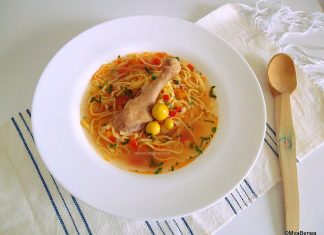 Borș de găină cu tăieței de casă rețeta moldovenească tradițională Borș de găină cu tăieței de casă rețeta moldovenească tradițională savori urbane