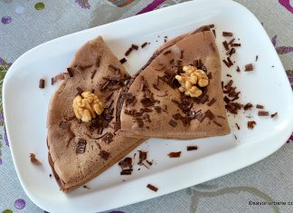 Clătite pufoase cu cacao și rom umplute cu ciocolată sau cremă de nucă Clătite pufoase cu cacao și rom umplute cu cremă de ciocolată și nucă reteta savori urbane