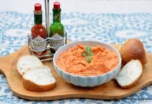 Fasole frecată cu usturoi și ardei copt – cremă picantă de post Fasole frecată cu usturoi și ardei copt - cremă picantă de post. reteta savori urbane