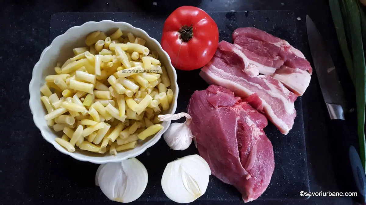 Ingrediente pentru mâncare de fasole verde păstăi cu carne