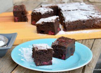 Negresă pufoasă cu vișine și ciocolată rețeta simplă Negresă pufoasă cu vișine și ciocolată rețeta simplă savori urbane