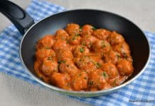 Perișoare de pui cu sos de legume și smântână Perișoare de pui cu sos de legume reteta savori urbane