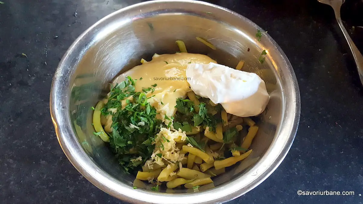 cum se face fasole verde cu maioneza usturoi si iaurt (1)