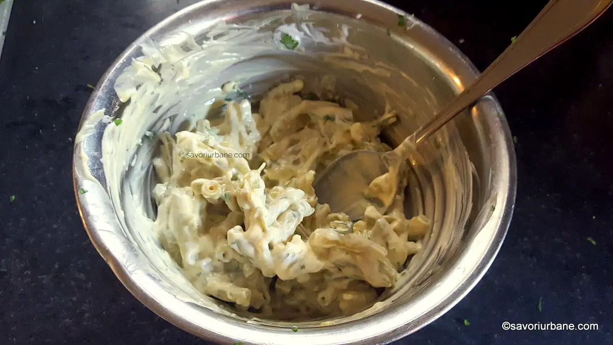 cum se face fasole verde cu maioneza usturoi si iaurt (2)