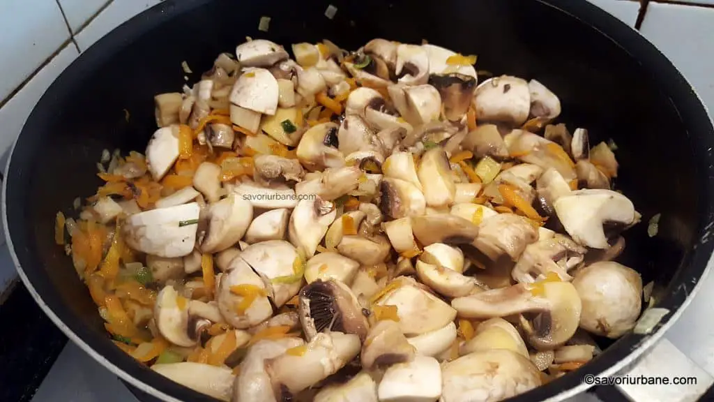 cum se face umplutura de orez cu ciuperci de post (4)