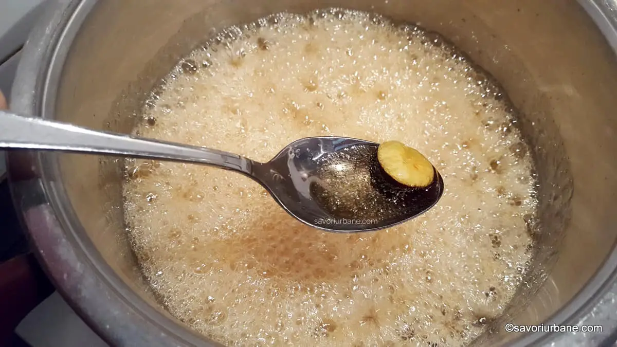 fierbere dulceata de prune cu nuca in sirop de zahar reteta (3)
