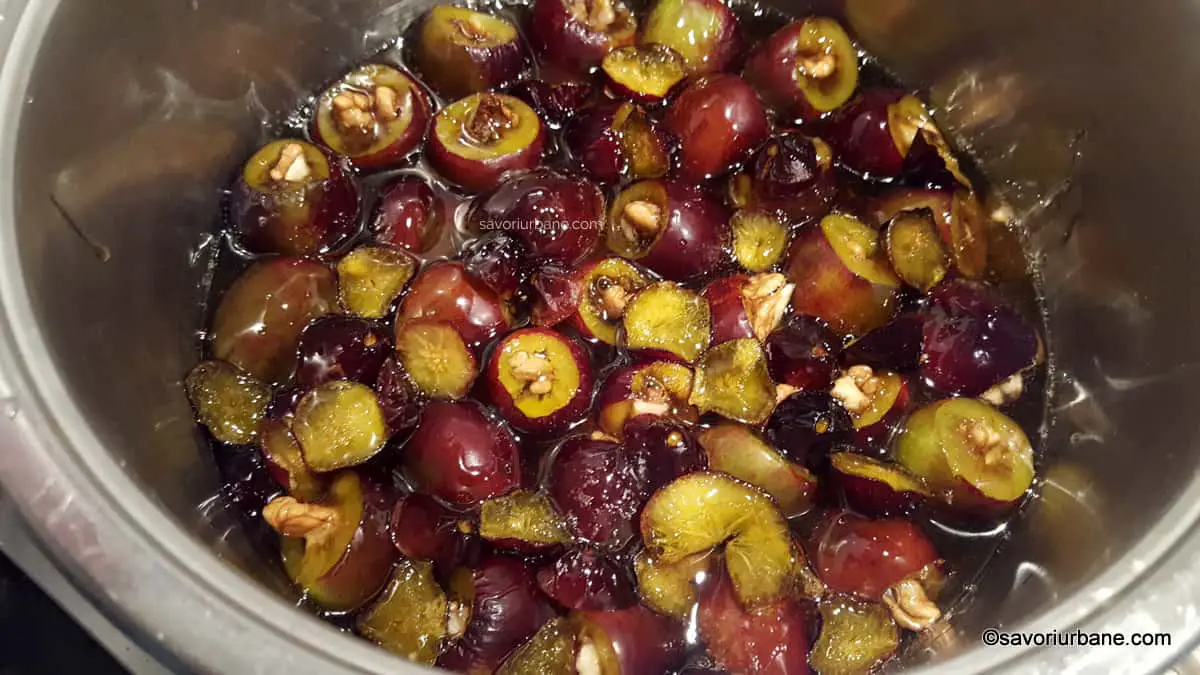 fierbere dulceata de prune cu nuca in sirop de zahar reteta (4)