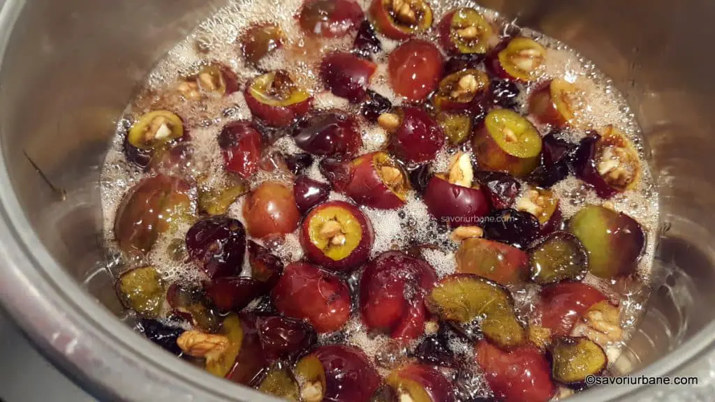fierbere dulceata de prune cu nuca in sirop de zahar reteta (5)
