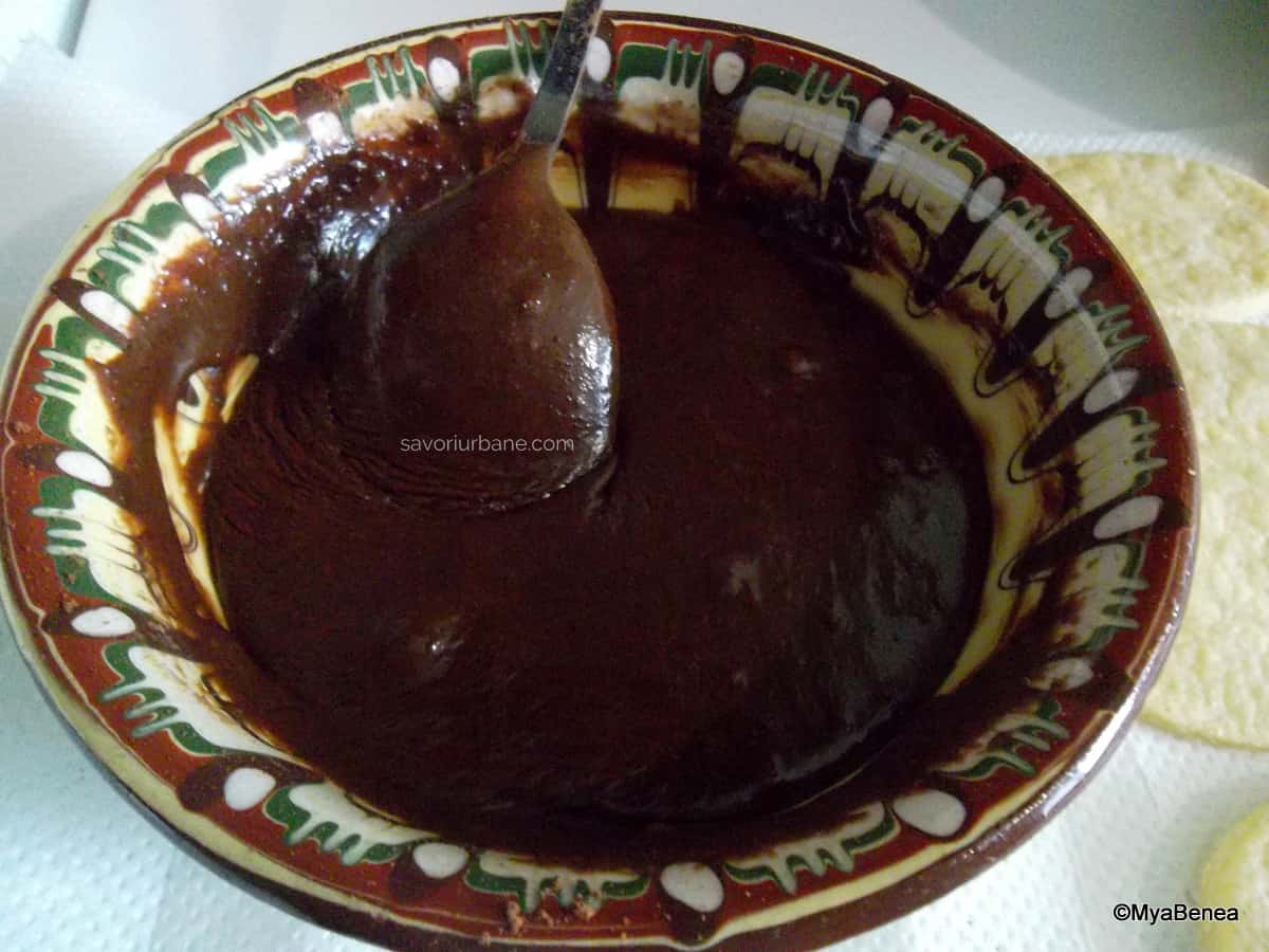glazura de fondant cu cacao si rom pentru prajitura siret