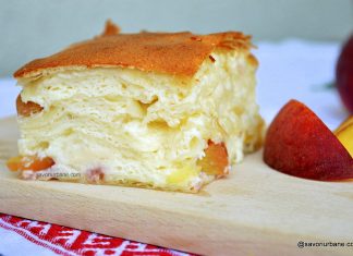 Plăcintă țărănească cu brânză, iaurt și piersici placinta cu piersici si branza de vaci reteta savori urbane