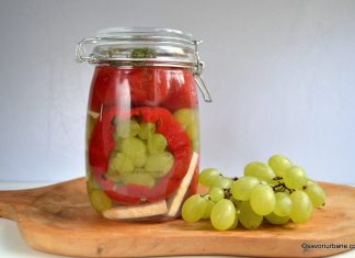 Gogoșari umpluți cu struguri – murați pentru iarnă Gogoșari umpluți cu struguri murați pentru iarnă reteta savori urbane