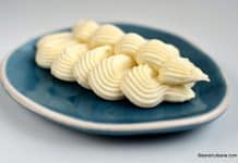 Ganache de ciocolată albă – rețeta de cremă pentru torturi, prăjituri crema ganache de ciocolata alba