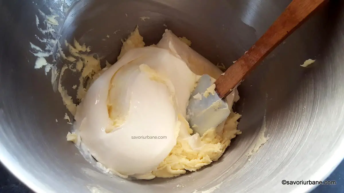 cum se face crema de ciocolata alba cu mascarpone pentru tort (1)
