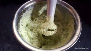 preparare crema avocado cu branza ceapa verde usturoi (3)