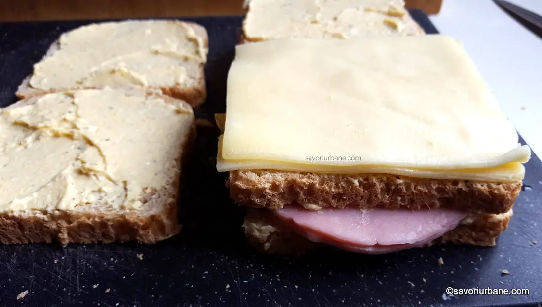 preparare sandvis cu pasta de oua jambon si branza frico gouda (3)
