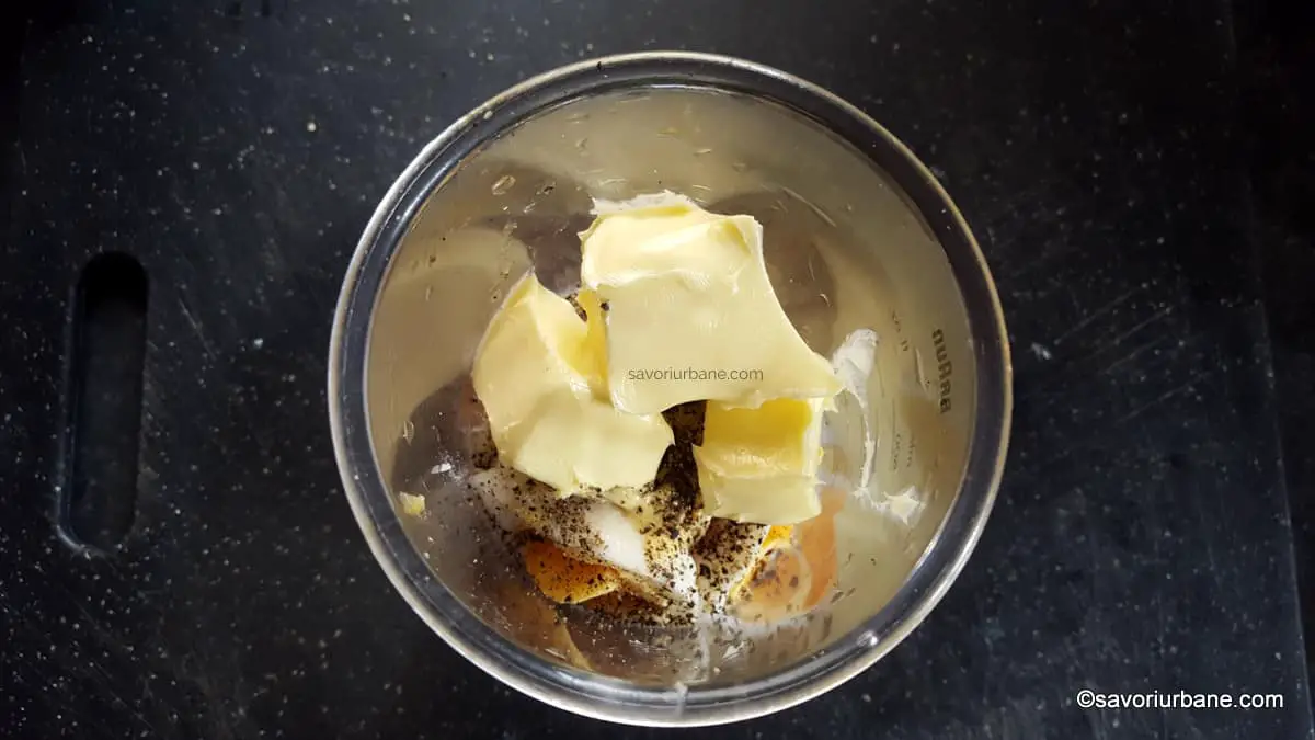 cum se blendeaza paseaza pasta de oua fierte (2)