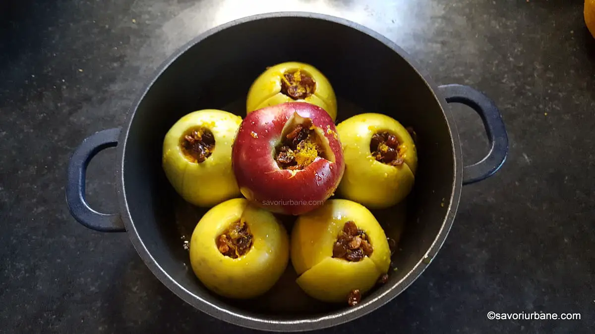 cum se fac mere coapte la cuptor umplute cu stafide tinute in rom (1)