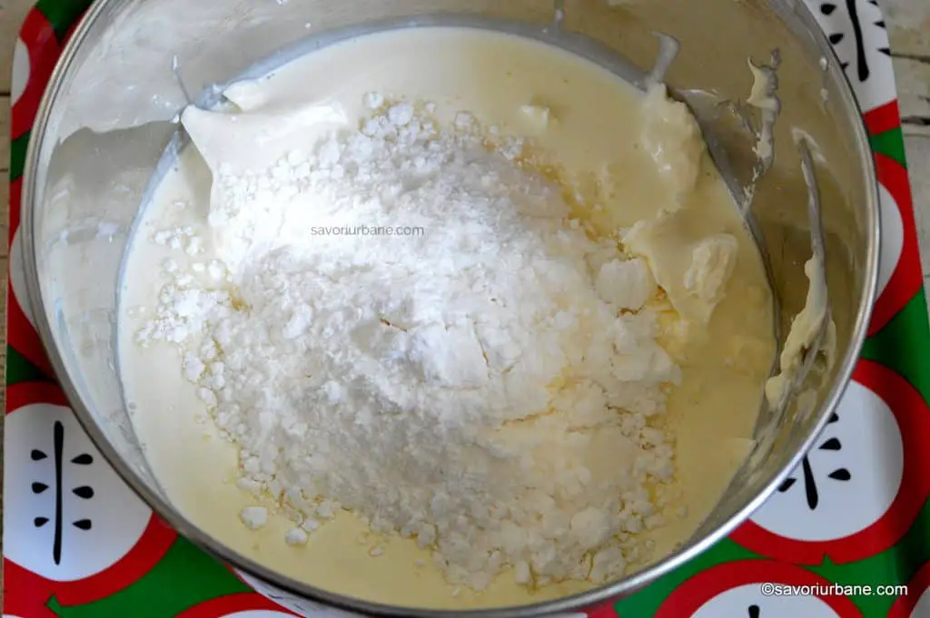 cum se face crema de frisca cu mascarpone pentru tort vertical (1)