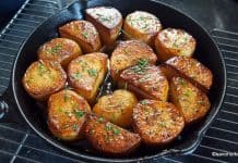 Cartofi fondanți cu unt și usturoi – rețeta de fondant potatoes Cartofi fondanți cu unt și usturoi - rețeta de fondant potatoes savori urbane