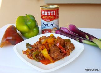 Mâncare de ardei grași cu ceapă, usturoi și cârnați – rețetă rapidă Mâncare de ardei grași cu ceapă și usturoi rețeta pas cu pas savori urbane