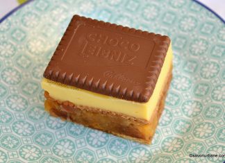 Prăjitură fără coacere cu mere, biscuiți și budincă de vanilie Prăjitură fără coacere cu mere, biscuiți și budincă de vanilie reteta pas cu pas savori urbane