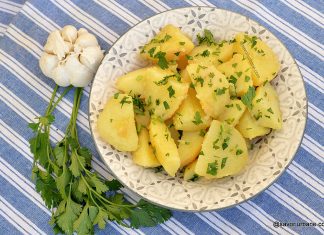 Cartofi natur cu usturoi și pătrunjel – rețeta de post sau de dulce Cartofi natur cu usturoi și pătrunjel rețeta simpla de post sau de dulce savori urbane