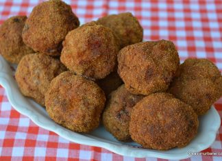 Chiftele pufoase din carne tocată cu usturoi – rețeta tradițională Chiftele pufoase din carne tocată cu usturoi - rețeta tradițională savori urbane