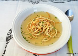 Supă cu clătite – rețeta de Frittatensuppe, Flädlesuppe sau Consommé Célestine Supă cu clătite - rețeta de Frittatensuppe, Flädlesuppe sau Consommé Célestine savori urbane