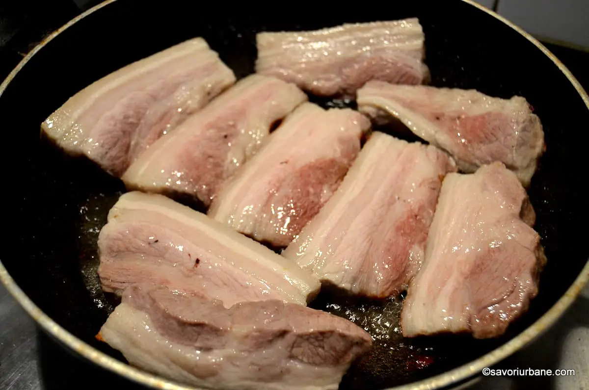 cum se prajeste pieptul de porc la tigaie friptura scazuta inabusita (2)