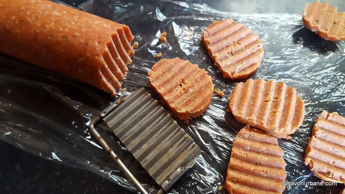cum se taie crackers biscuiti sul cu cutit ondulat (1)
