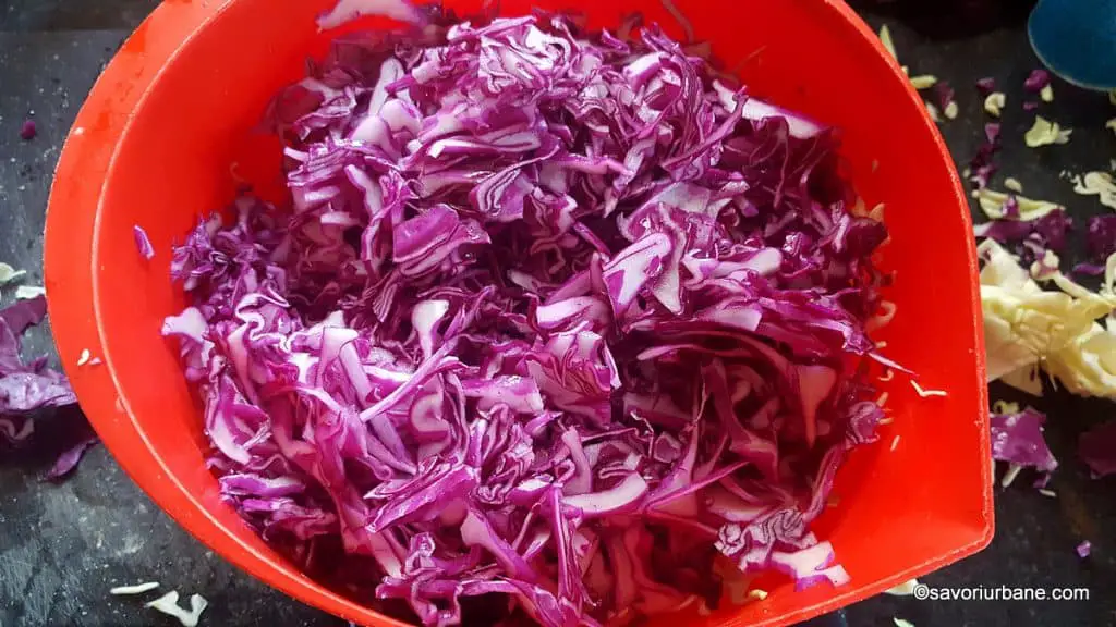 cum se taie varza fideluta pentru coleslaw (2)