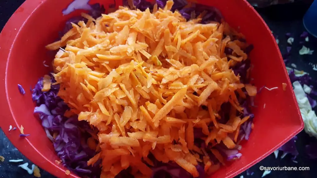 morcovi rasi pentru salata de cruditati sau coleslaw