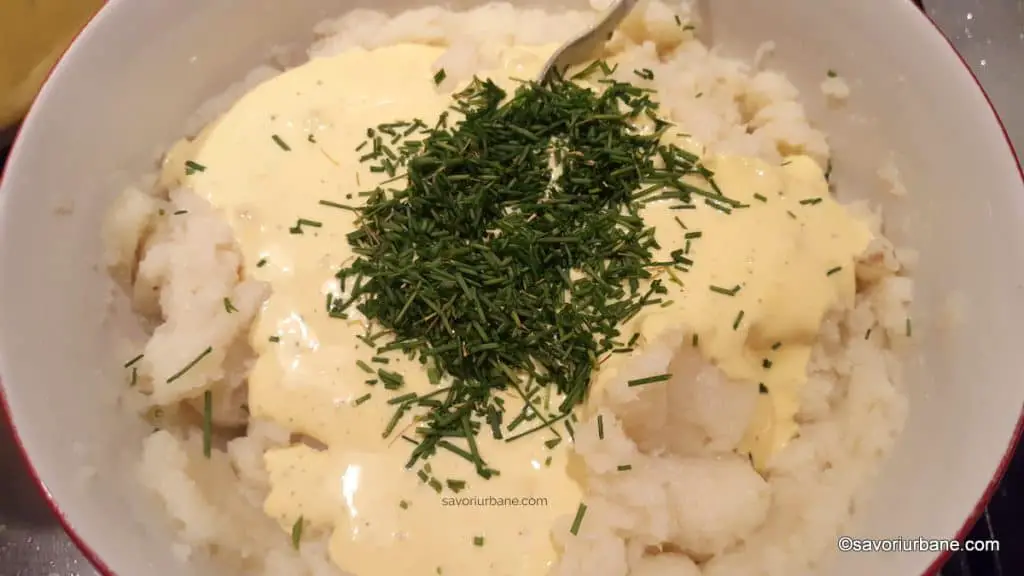preparare conopida cu maioneza si usturoi salata cremoasa (3)