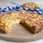 Tartă cu ceapă, brânză și șuncă – Quiche à l’oignon sau Zwiebelkuchen