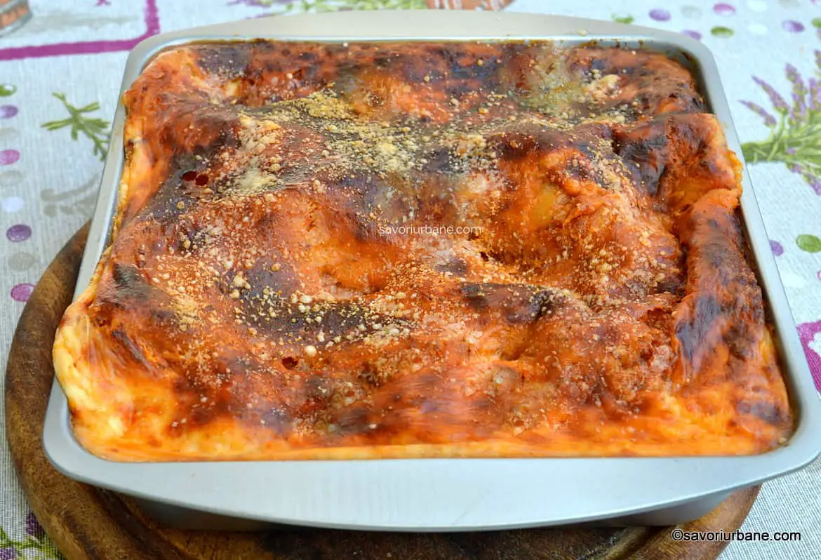 tava cu lasagna facuta dupa reteta traditionala italiana savori urbane
