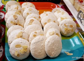 Bezele cu migdale – fursecuri crocante din albușuri Bezele cu migdale - fursecuri crocante din albușuri savori urbane