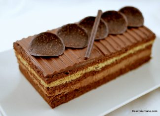 Prăjitura Opereta sau Tort Opereta cu cremă trio de ciocolată, nucă și castane Prăjitura Opereta sau Tort Opereta cu cremă trio de ciocolată, nucă și castane reteta savori urbane