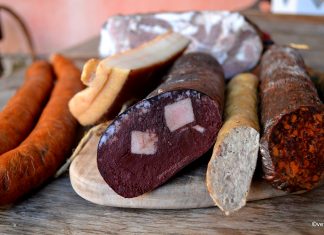 Sângerete de casă – rețeta ardelenească de vereș, Blutwurst sau Schwarzwurst Sângerete de casă - rețeta ardelenească de vereș, Blutwurst sau Schwarzwurst savori urbane