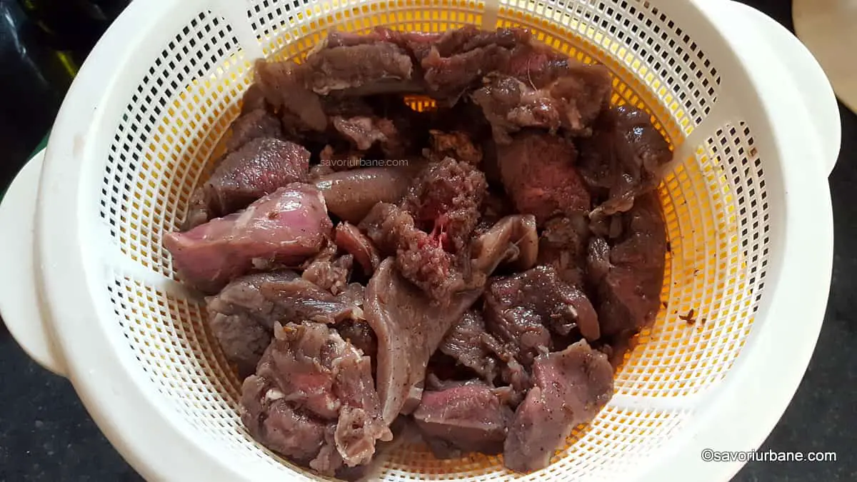 carne de caprior pentru mancare cu sos sau tocanita papricas