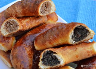 Cornuri cu nucă sau mac – rețeta de cornuri Bratislava, Pozsonyi kifli sau Pressburger Kipferl cornuri umplute cu nuca sau mac reteta pas cu pas