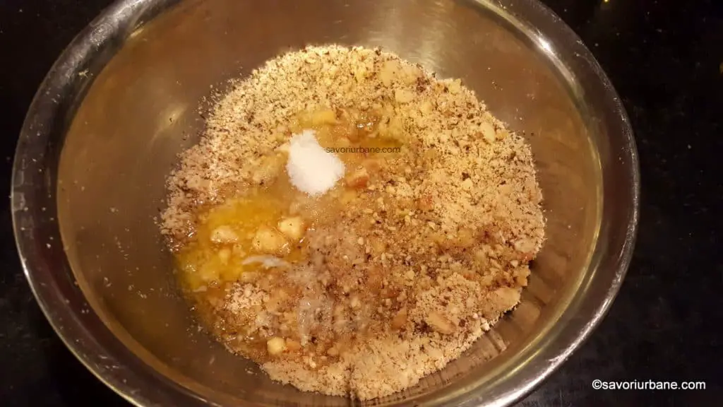 cum se face blat de biscuiti zdrobiti cu unt topit si alune nuci (2)