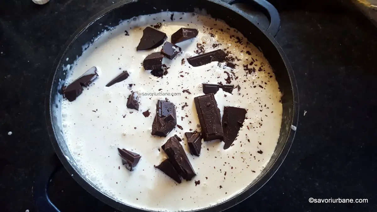 cum se face crema ganas de ciocolata cu frisca pentru tort pischinger de napolitane (2)