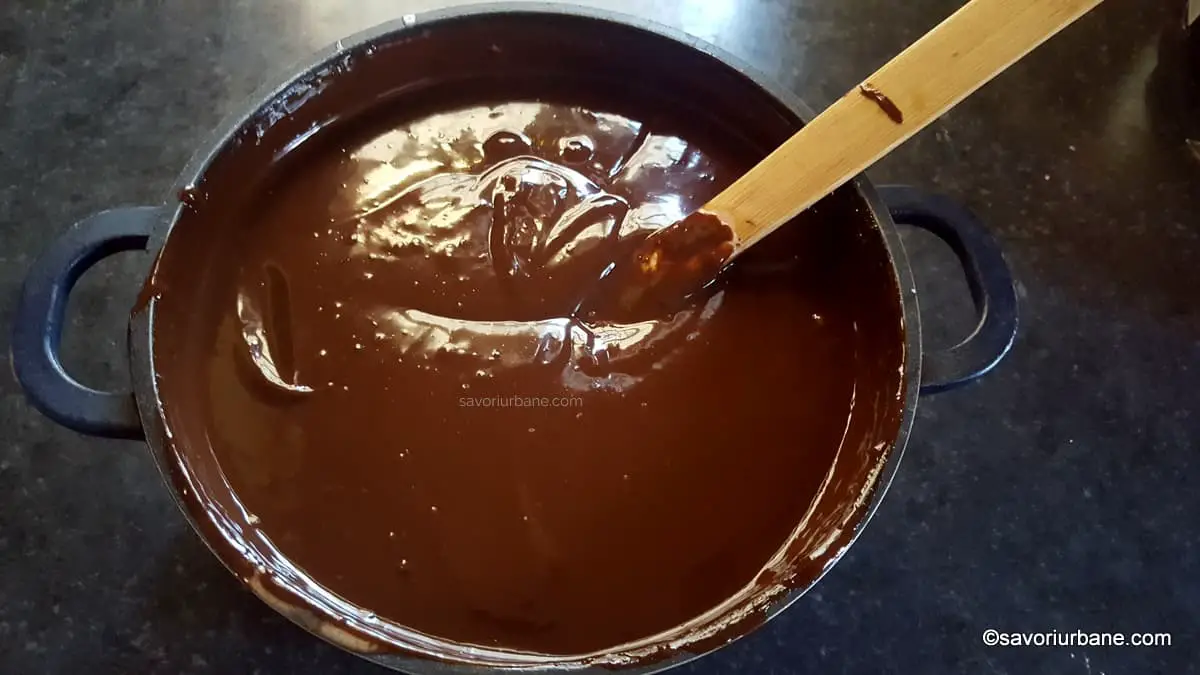 cum se face crema ganas de ciocolata cu frisca pentru tort pischinger de napolitane (3)