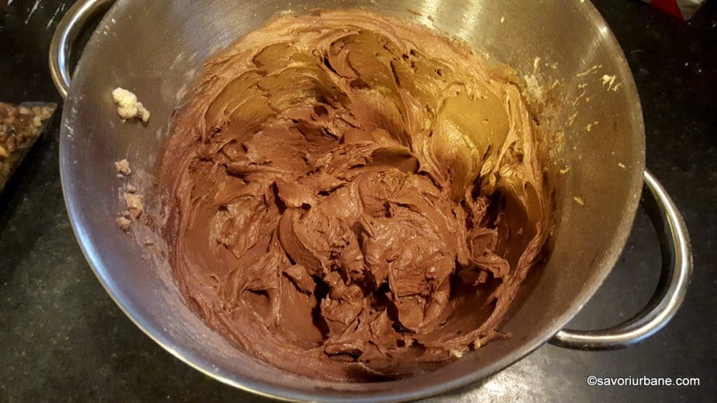 cum se face prajitura semiluna cu cacao si nuca negresa pufoasa (4)
