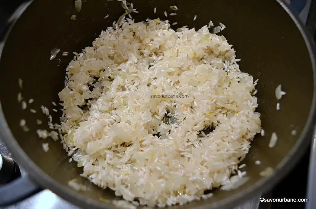 orez calit cu ceapa si ulei pentru sarmale