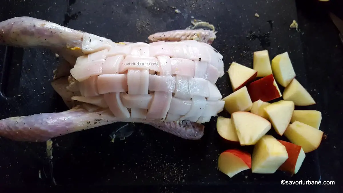 pregatire carne de fazan cu mere si slanina la cuptor