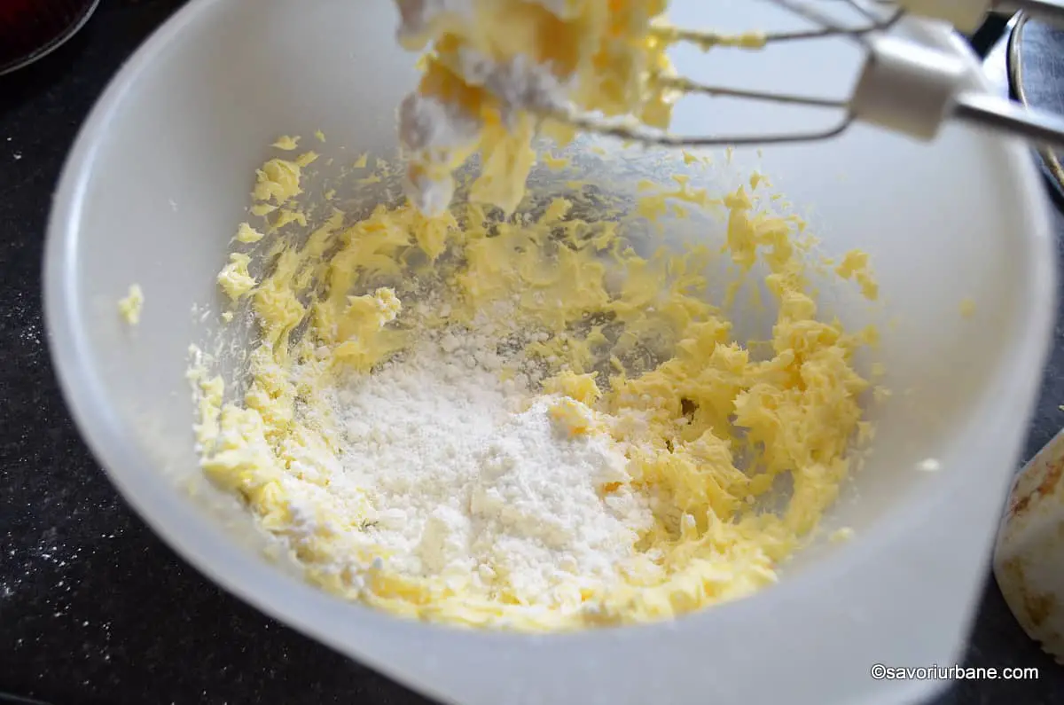 preparare crema de castane cu unt si zahar pudra (1)