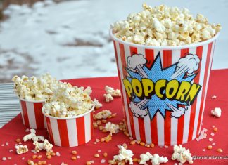 Cum se face popcorn acasă? Rețeta de floricele de porumb sau cocoșei la tigaie – nu la microunde Cum se face popcorn în casă Rețeta de floricele cu sare si unt Savori Urbane
