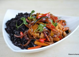 Legume sotate la tigaie în stil asiatic – stir fry de legume chinezești la wok cu sos de soia, ghimbir și usturoi Legume sotate la tigaie în stil asiatic - stir fry de legume la wok cu sos de soia, ghimbir și usturoi savori urbane